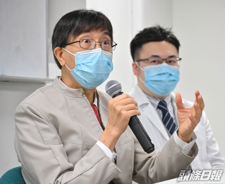 袁國勇聯同伊院晚上十時交代新冠肺炎群組個案。資料圖片