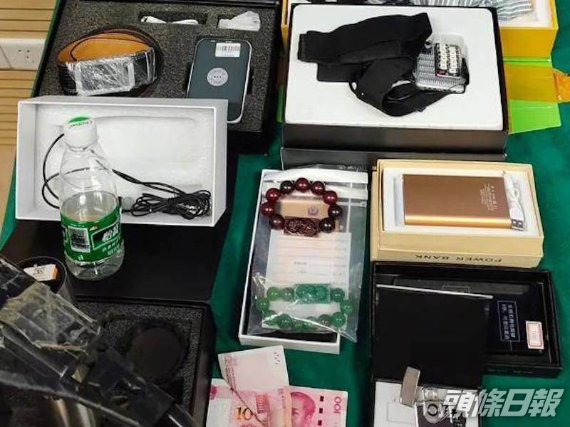 疑犯將偷拍裝備設置在水樽、保溫杯,以及鈔票等用品中。網圖