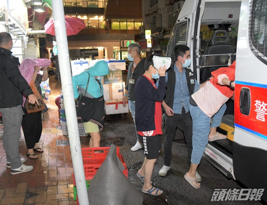 警方拘捕21人,大部分被捕者為附近的居民。