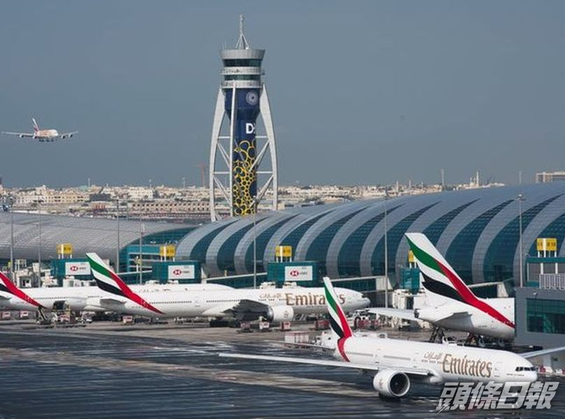 該批旅客乘搭阿聯酋航空航班由杜拜抵港。AP資料圖片