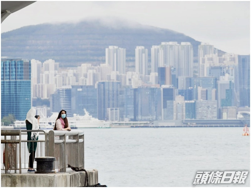 位於呂宋以東海域的低壓區正為該區帶來不穩定天氣,一個熱帶氣旋似乎在形成中。