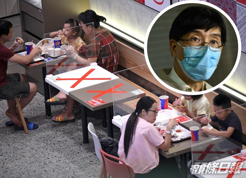 袁國勇指在外出食飯除下口罩時是最危險。資料圖片