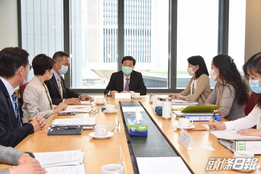 保安局局長李家超(中)。政府新聞處圖片