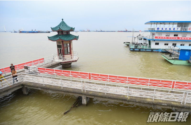 岳陽洞庭湖城陵磯站超保證水位。(新華社圖片)
