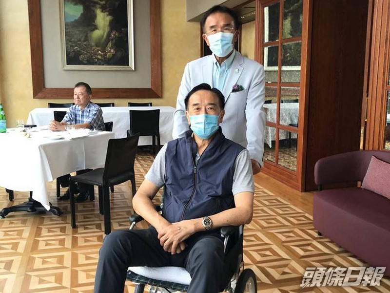 田二少帶阿哥「搵食」。