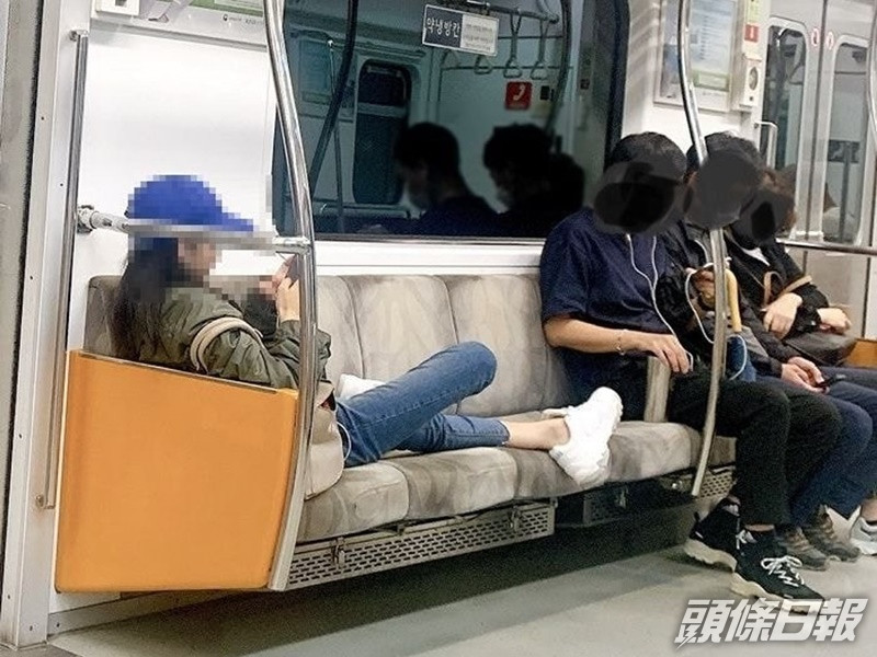 無品韓女唔戴口罩又晾腳上座位。網圖