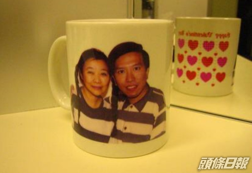 除穿情侶裝外,二人也製不少浪漫物品,顯示甜蜜關係。