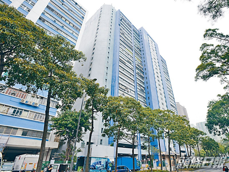 大埔太平工業中心一座十九樓全層於市場急放售,業主為黎智英等人。
