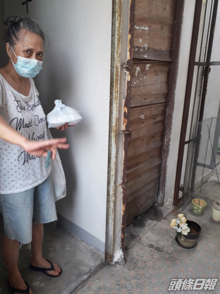 天台屋女住客指食環署沒有清洗天台走廊。