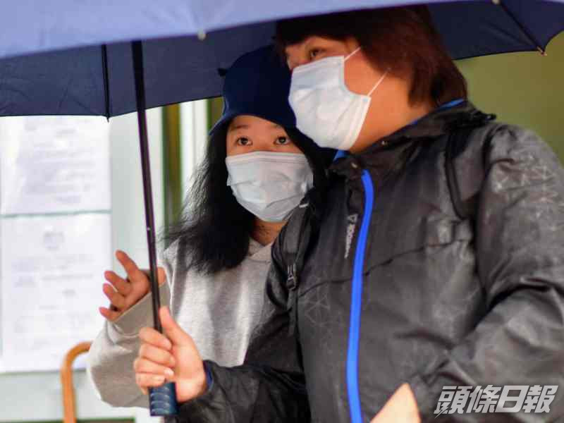 被告貝柳螢(後)。資料圖片