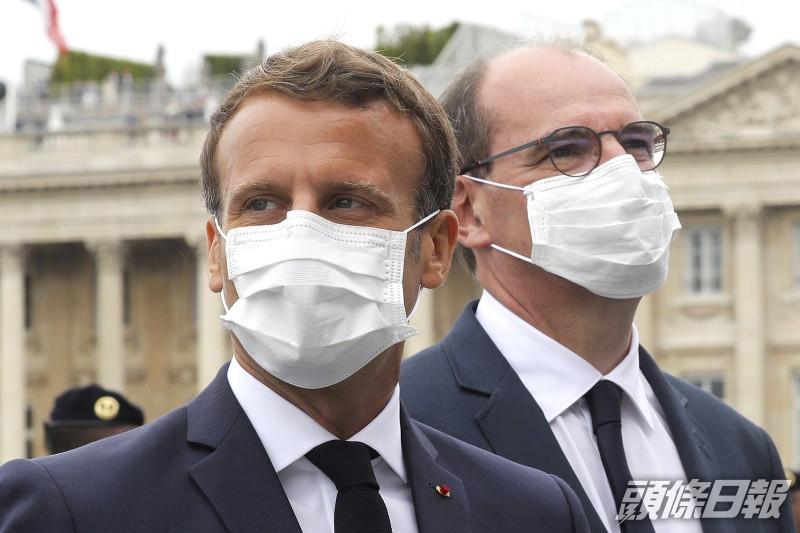 法國總統馬克龍將強制民眾於室內公眾場所戴口罩,最快下月一日生效。AP