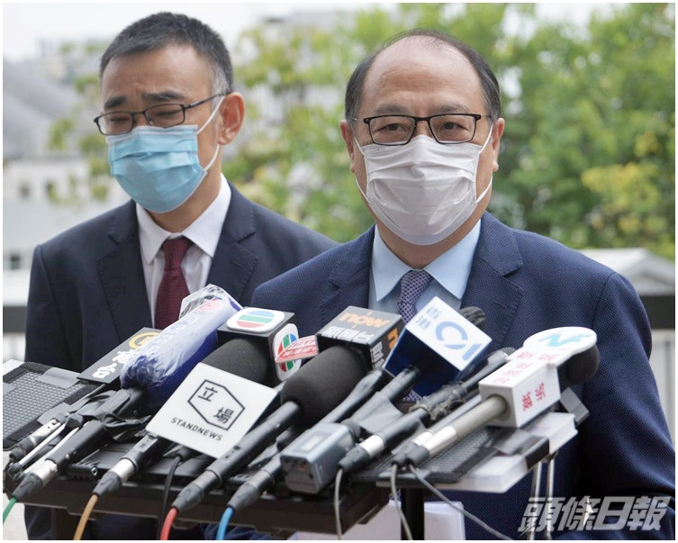 林大輝(右)指「港台好、顧問委員會、大家好、香港好」。