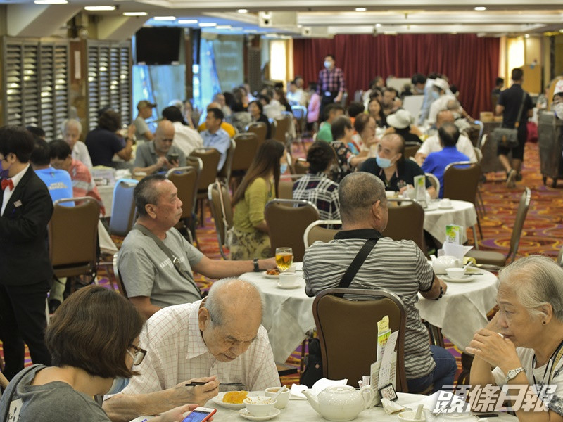 業界指不少食客要求訂連桌。資料圖片