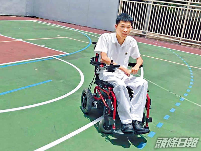 下半身癱瘓的應屆考生邱梓霖,如願獲科大理學士(數學與經濟學)取錄。