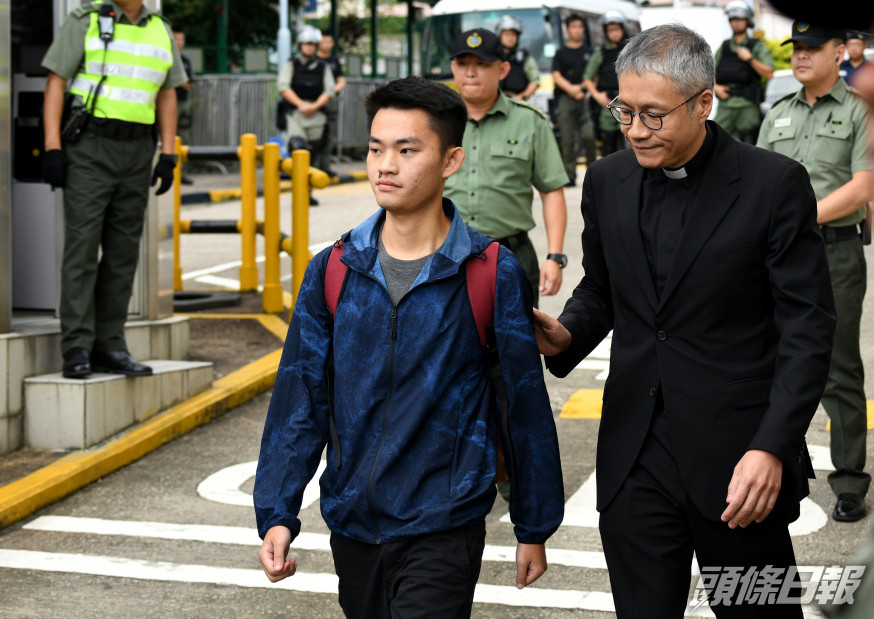 陳同佳被判洗黑錢服刑後已出獄近1年。右為管浩鳴。資料圖片