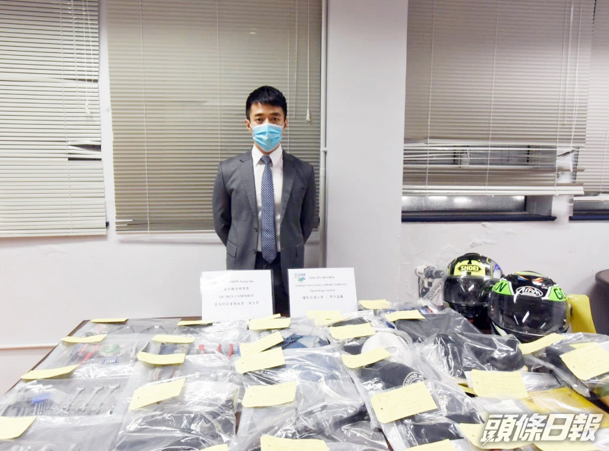 警方講解案情。