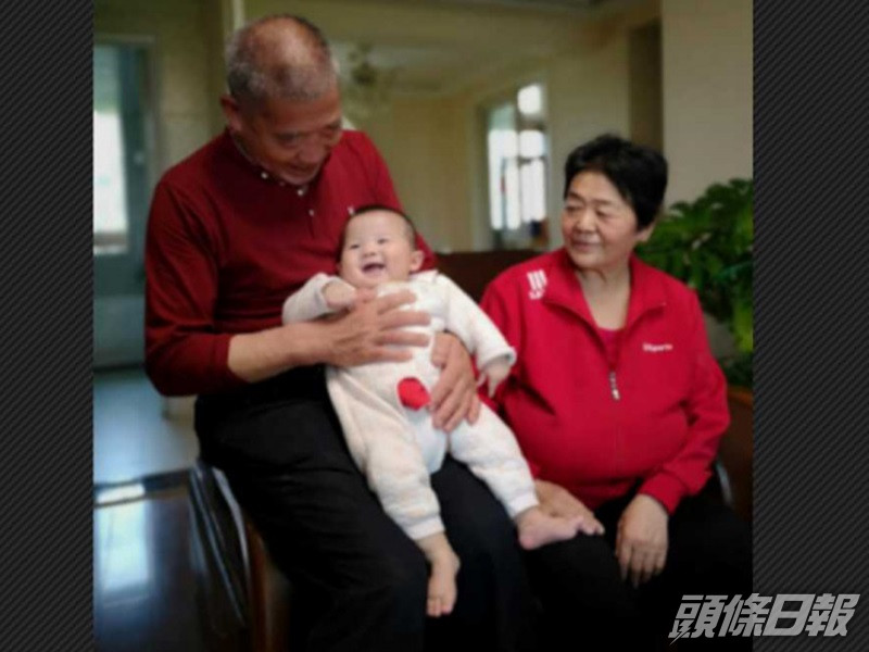 黃維平夫婦與天賜。網圖