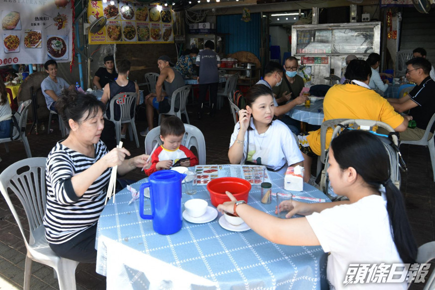 政府宣布食肆晚上6時後禁堂食只可外賣。資料圖片