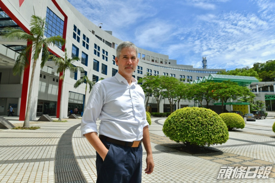 霍士德形容,抑鬱就像循環播放的錄音帶,焦慮及黑暗思想不會止息。