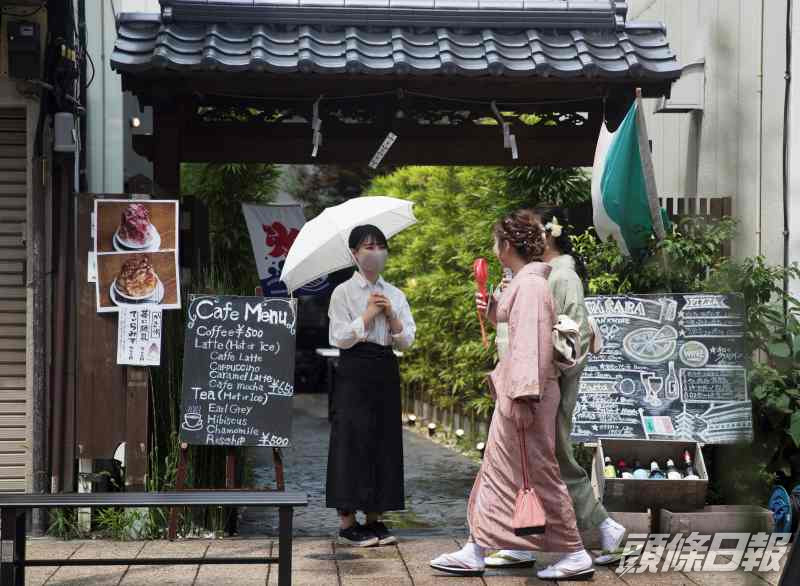 日本呼籲民眾疫情下避免旅遊和返鄉。AP
