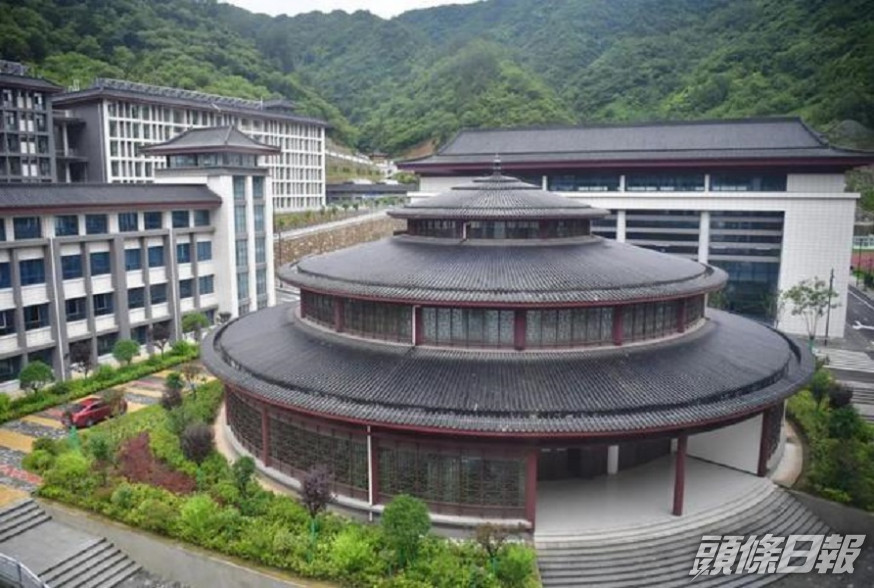 陝西脫貧縣投資高達7.1億建豪華中學引質疑。網上圖片