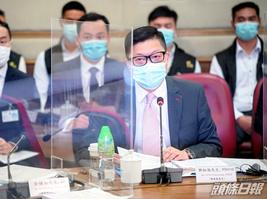 鄧炳強出席油尖旺區議會會議。