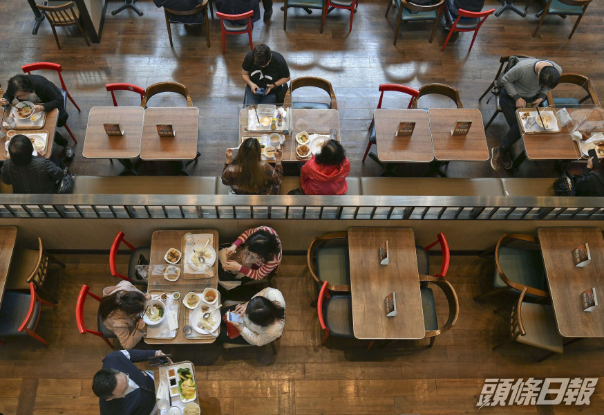 政府宣佈明日起,食肆每日下午6時起至翌日上午5時,不准堂食,只准提供外賣服務。 資料圖片