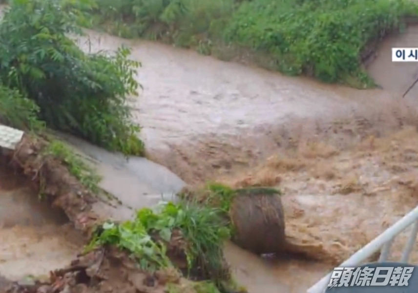 暴雨造成多處地區水浸河水氾濫。KBS截圖