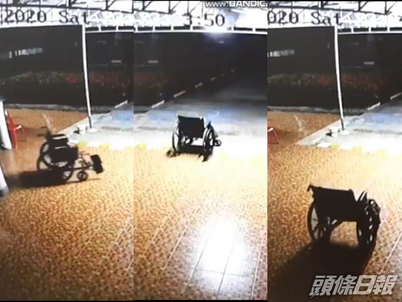 停放在樓梯旁的輪椅突然自己移動。 影片截圖
