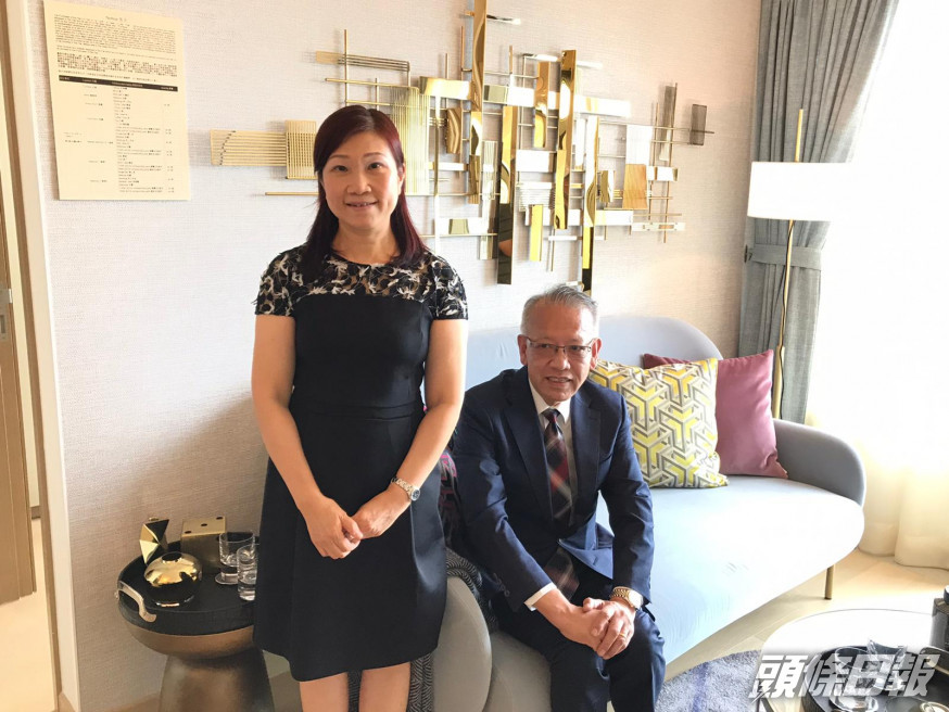華懋吳崇武(右)稱,集團旗下元朗朗城滙將推新優惠吸客。(旁為陳慕蘭)