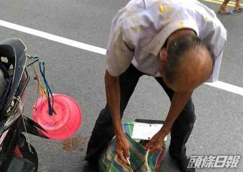 老翁一身都是芒果渣。網圖