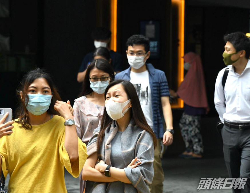 43%受訪者疫情期間精神健康轉差 近7成人指未能如常外出所致