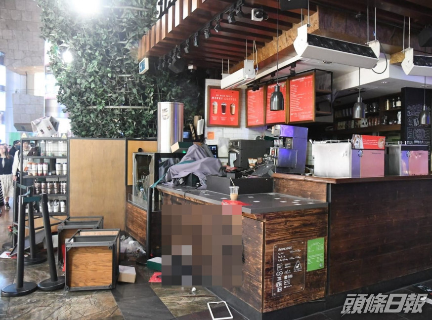 朗豪坊Starbucks在平安夜當日亦曾被破壞。資料圖片