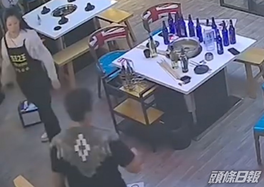 網上流傳一段案件重演的擺拍影片。微博影片截圖
