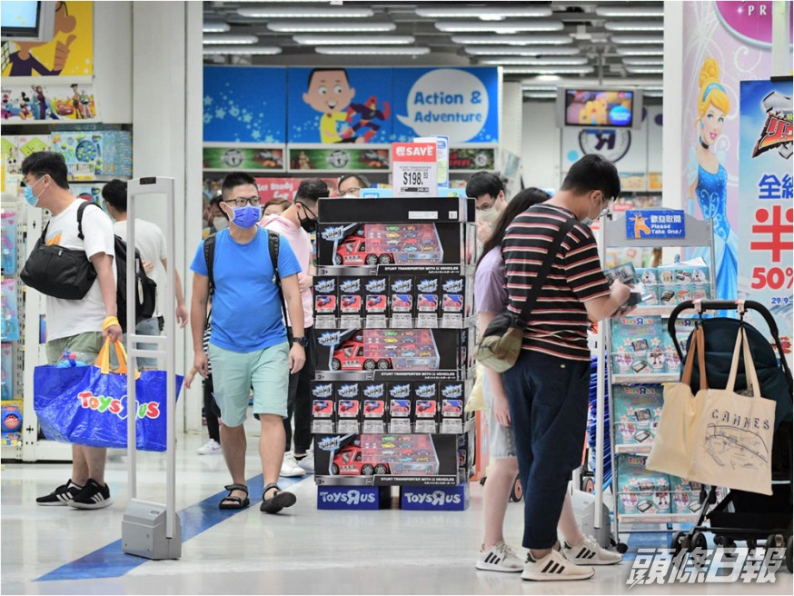 一連四日的假期,惟商場仍然冷清。本報記者攝