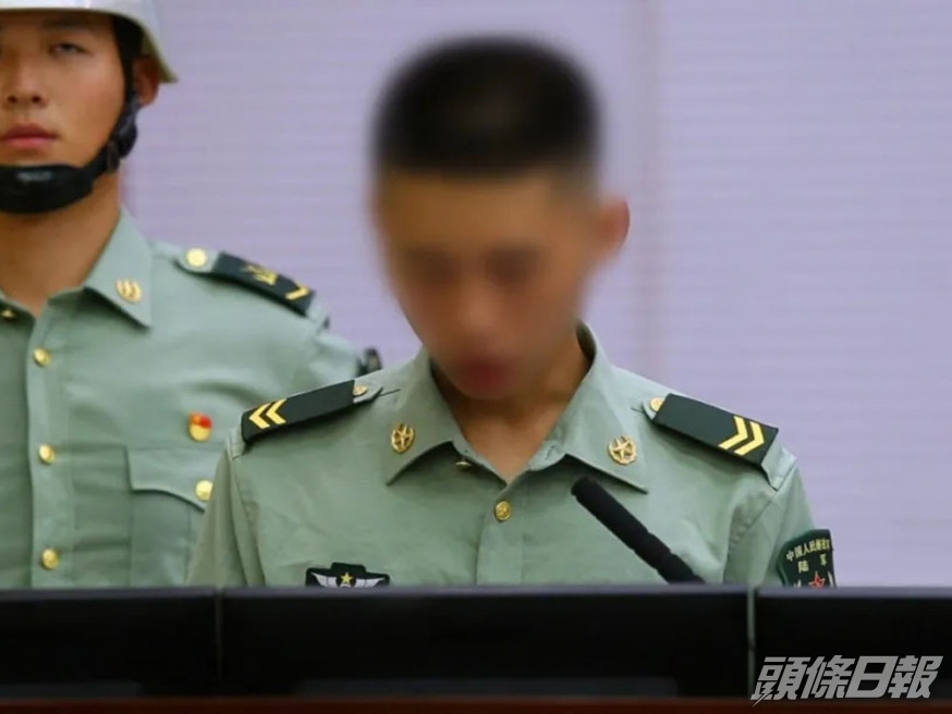 東部戰區陳姓軍人因違規使用手機洩密,被降銜並提前退役,在全旅軍人大會上作出深刻檢討,深刻懺悔。(網圖)