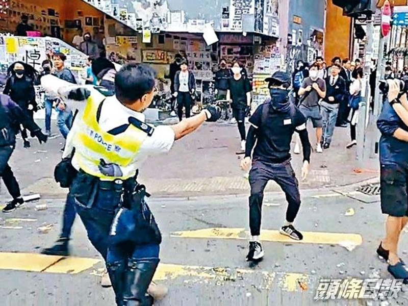 許智峯告西灣河向22歲少年開槍的交通警員意圖謀殺罪。資料圖片