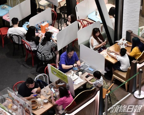 林鄭月娥指會研究放寬食肆限聚令