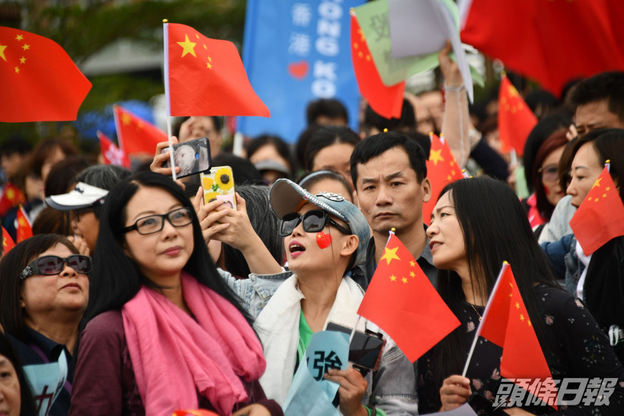 譚耀宗指若通過修訂國旗法,不能容許參加者手持國旗但活動過後就隨便棄置。 資料圖片