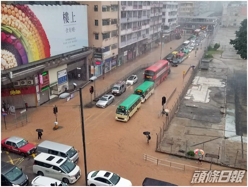 長假後上班日遇紅雨多區繁忙時間水浸大塞車 頭條日報