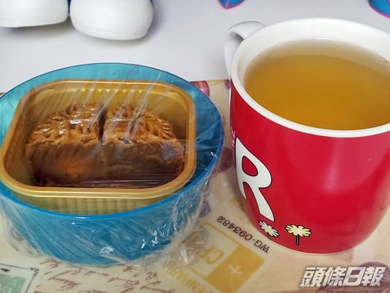 有網民分享家中外傭某日將半個月餅當早餐拿給她,令她哭笑不得。網民KayeeIaulin Bianca圖片