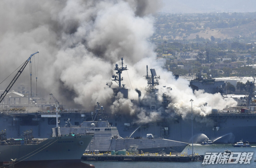 美國海軍兩棲攻擊艦「好人理查號」發生爆炸。AP