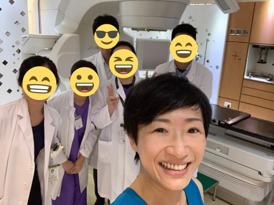 Tanya在醫院特別與醫護人員合照。FB圖片