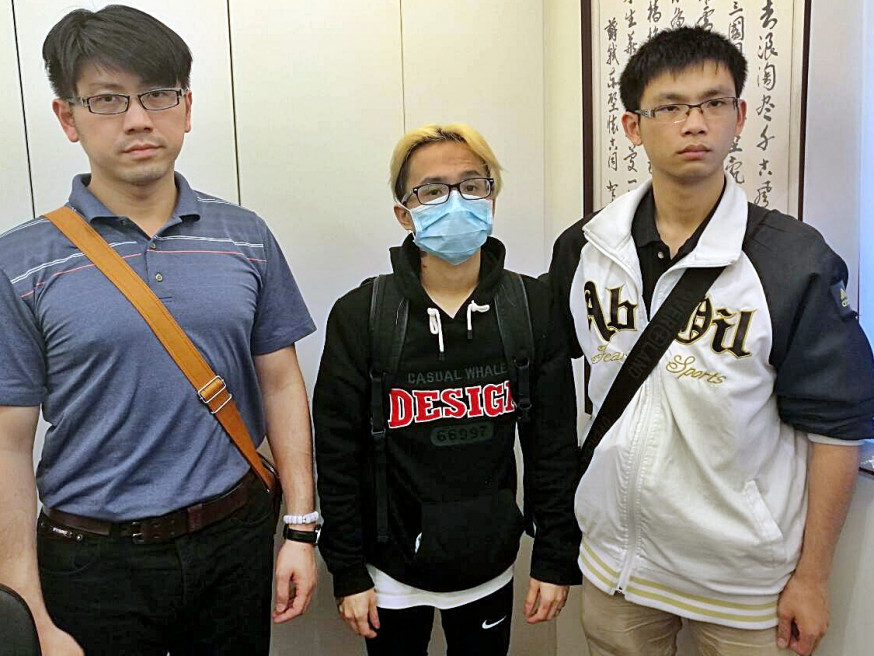 首被告曾祥欣(中)稱曾考慮不少棄屍方法,甚至是「煮咗佢嚟食」。資料圖片
