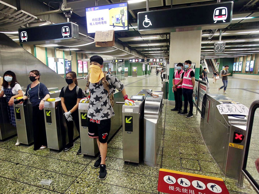港鐵禁制令包括故意阻礙或干擾整個鐵路網絡車站及列車的正常使用。資料圖片