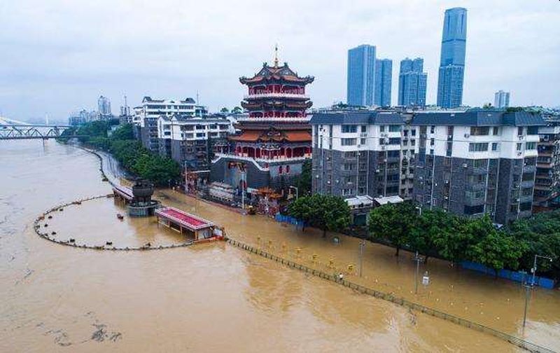 水利部:暴雨導致南方多條河流發生超警洪水。(網圖)
