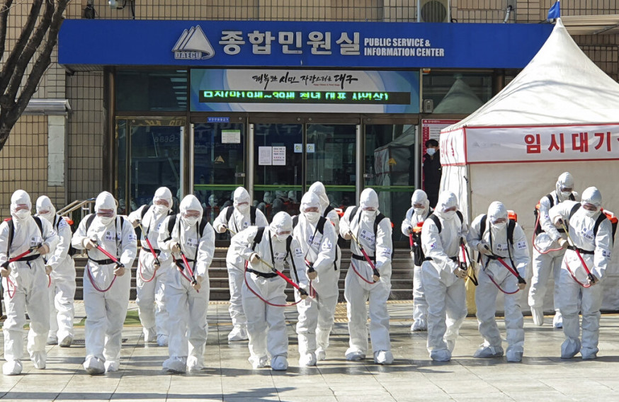 新冠肺炎蔓延至韓國,當地衛生部門清潔。AP