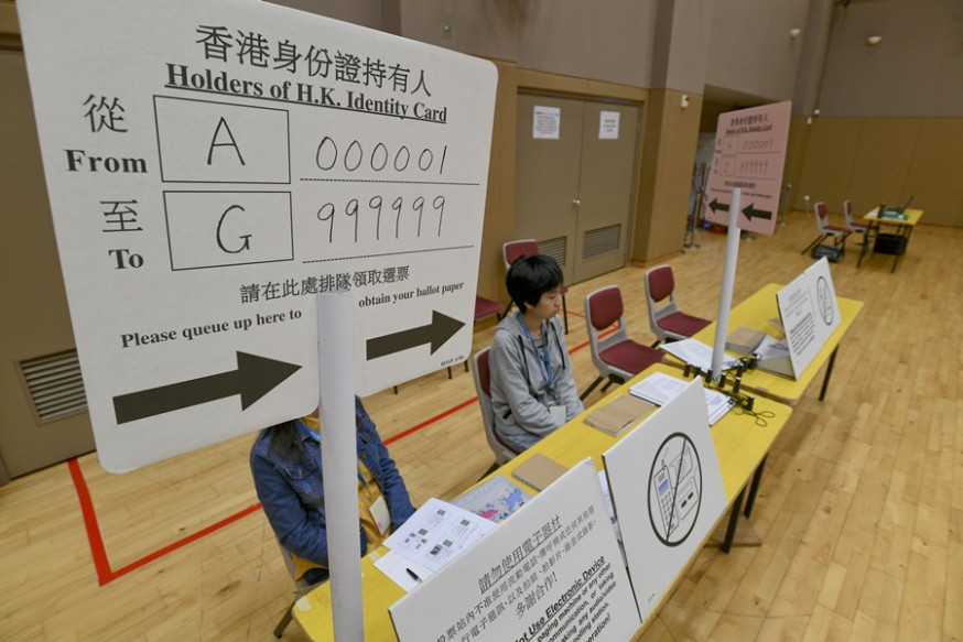 選舉事務處提醒選民留意票站改動。資料圖片