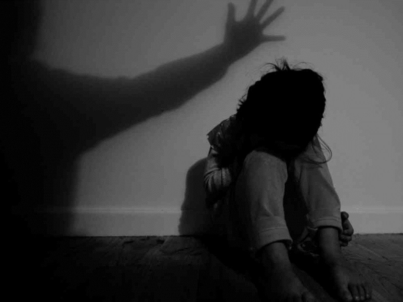 官斥被告破壞女兒對他的信任,令女兒情緒受困、不開心、不信任他人、終日恐懼而失眠。 示意圖