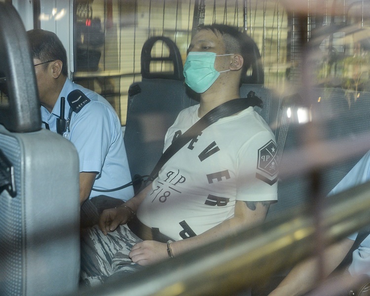 莊鑫淼於庭上反對辯方律師繼續代表他選擇自辯。
